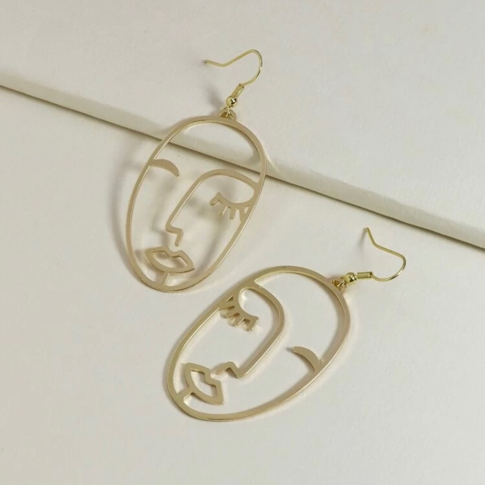 3/$30 💛 Abstract Face Earrings - Picture 1 of 3